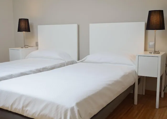 Housing Ginesta 9 خيرونا