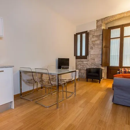Housing Ginesta 9 *